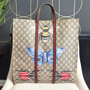 Gucci authentic GG Supreme canvas tote bag with bee print ribbon accents
